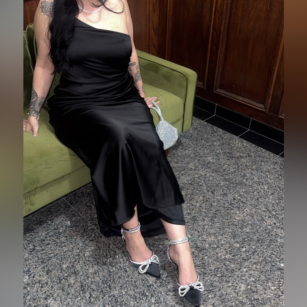 Elegant Black One-Shoulder Dress
